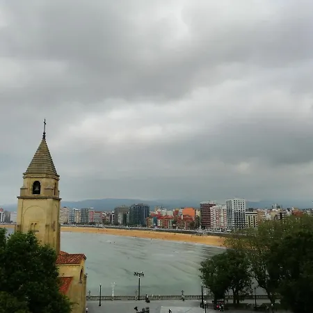 Appartamento ático En Cimadevilla Mirando Al Mar