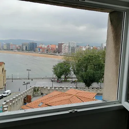Atico En Cimadevilla Mirando Al Mar アパート *