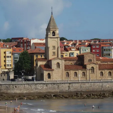 Apartamento ático En Cimadevilla Mirando Al Mar